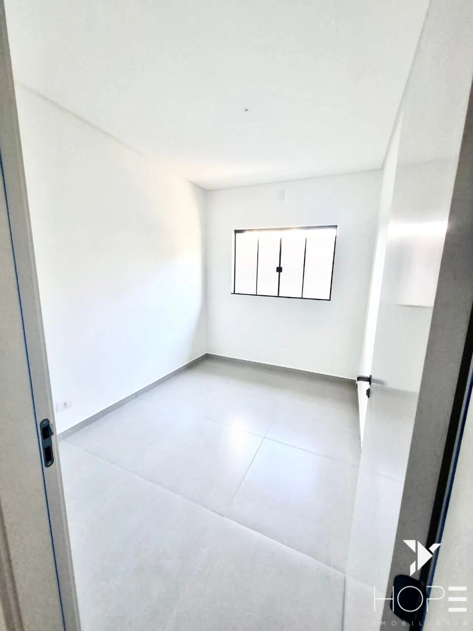 Imagens do imóveis CASA GEMINADA NO JARDIM DO COLUMBIA 3 QUARTOS SENDO 1 SUITE - ZONA OESTE