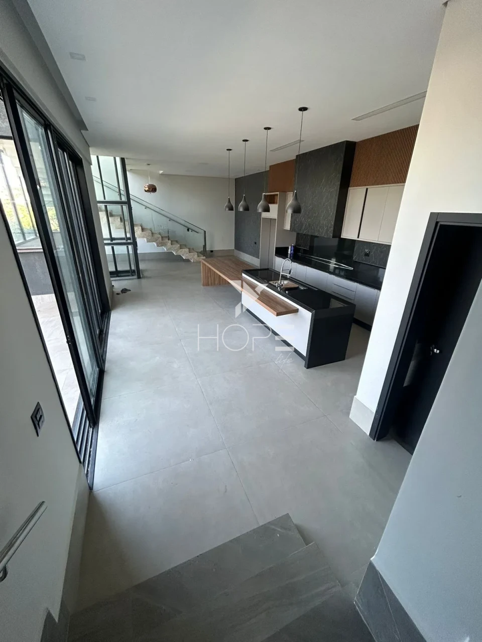 Imagens do imóveis Casa Exclusiva em Condomínio Fechado – 4 Suítes - 3 ANDARES - Elevador - 800m² de Terreno - Condomínio Costa do Sol – Rolândia/PR