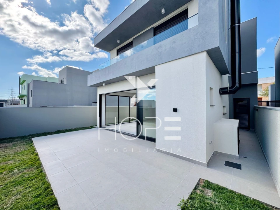 Sobrado Novo à Venda no Condomínio Araçari – 3 Suítes – Parque Tauá