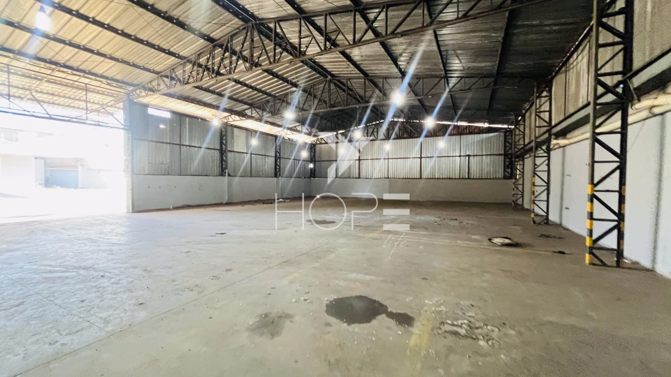 Imagens do imóveis Barracão para Alugar na Av. ARTHUR THOMAS em Londrina | 1.000m² de área total I 600m² de área construída, Pátio para Caminhões e Energia Trifásic