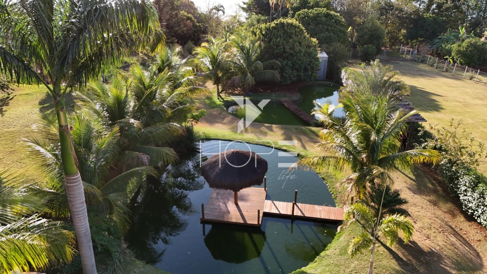 Imagens do imóveis Condomínio Riviera do Poente – Chácara Molhada porteira fechada À venda  – 4 suítes – 5 vagas – 2.600 m² – Alvorada do Sul/PR