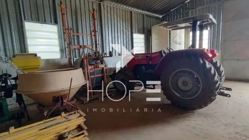 Fazenda à venda – 51 alqueires – Estrutura completa para pecuária leiteira – Angatuba/SP