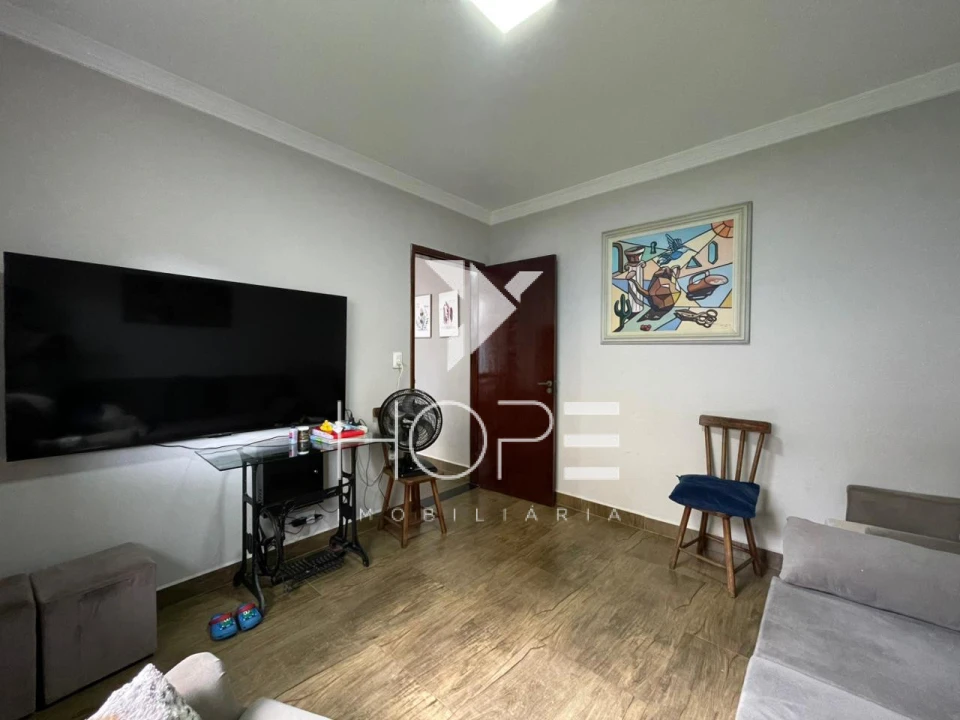 Sobrado à Venda com Energia Solar – 178m² Intern – 4 Quartos (1 Suíte) – Monte Belo – Zona Sul – Londrina/PR