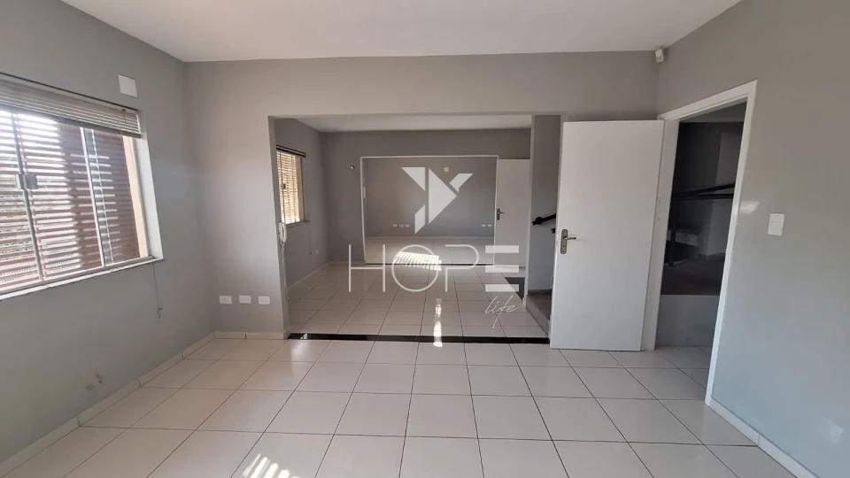 Imagens do imóveis Casa comercial para locação com 350m² - 6 salas - 5 vagas - próximo ao Hospital Evangélico - Lago Parque - Londrina PR