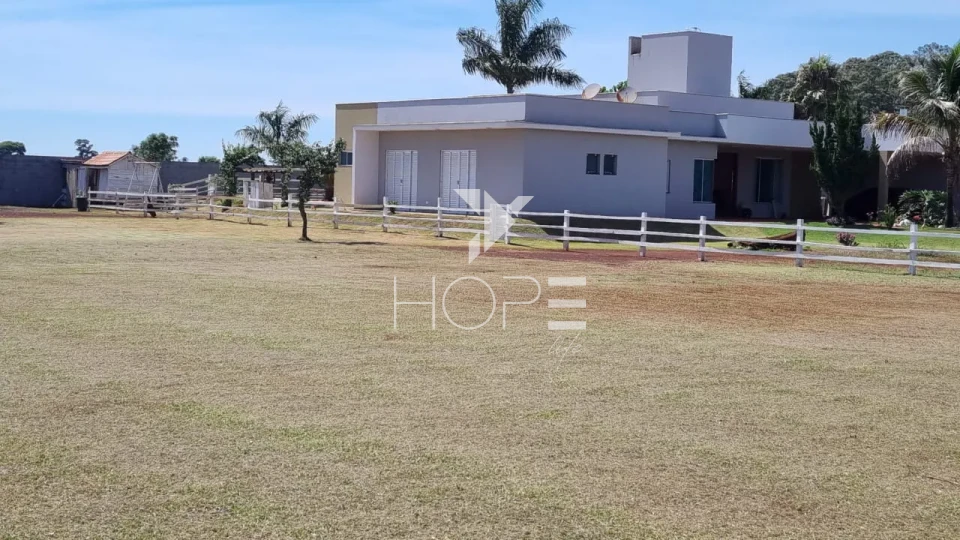 Imagens do imóveis Condomínio Estância Alvorada - casa à venda com 440 m² - 4 quartos - piscina - terreno de 1.744 m² - Recanto Rancho Ringo - Cambé PR