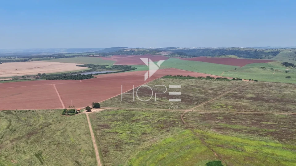 Imagens do imóveis Fazenda à venda com 483 alqueires - 77% de aproveitamento - potencial para irrigação - Botucatu SP