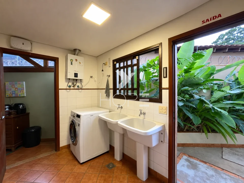 Imagens do imóveis Sobrado à Venda com Piscina – 301m² – 3 Quartos (1 Suíte) – Tucano – Zona Sul – Londrina/PR