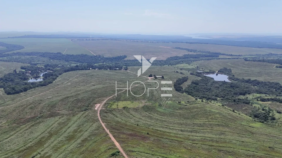 Imagens do imóveis Fazenda à venda com 483 alqueires - 77% de aproveitamento - potencial para irrigação - Botucatu SP