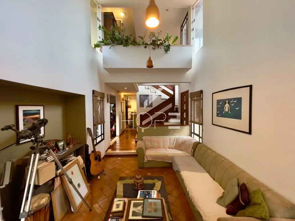 Imagens do imóveis Sobrado à Venda com Piscina – 301m² – 3 Quartos (1 Suíte) – Tucano – Zona Sul – Londrina/PR
