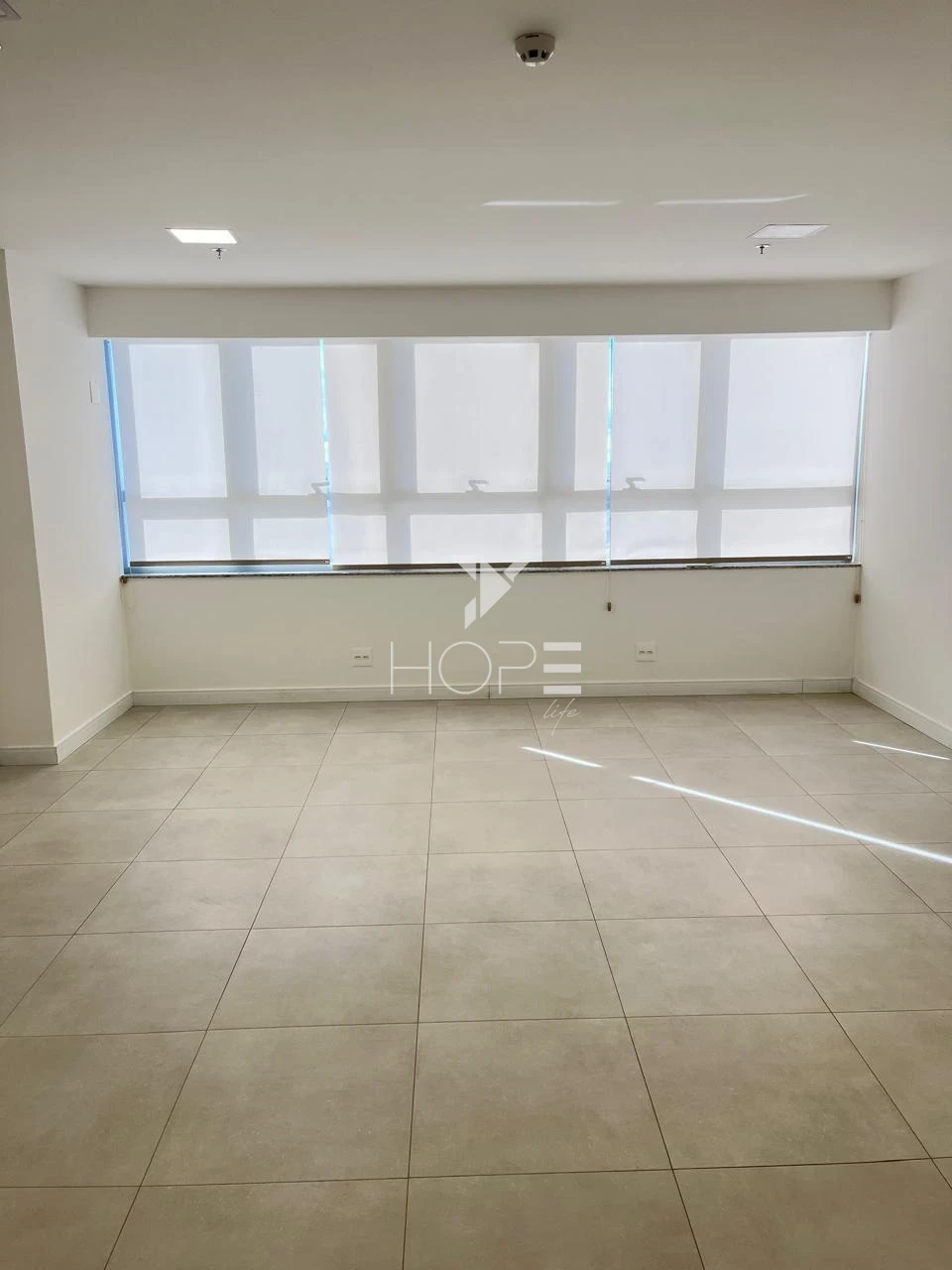 Imagens do imóveis Sala Comercial para Alugar na Av. Madre Leônia Milito | 39m², Ar-Condicionado e Vaga de Garagem | Bela Suíça - Londrina