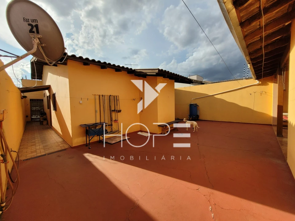 Casa com edícula à venda – 3 quartos (1 suíte) – Bairro Coliseu – Londrina/PR