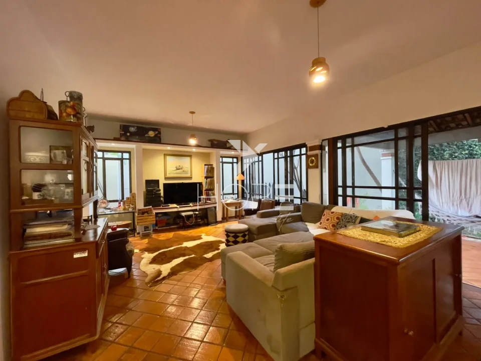 Imagens do imóveis Sobrado à Venda com Piscina – 301m² – 3 Quartos (1 Suíte) – Tucano – Zona Sul – Londrina/PR