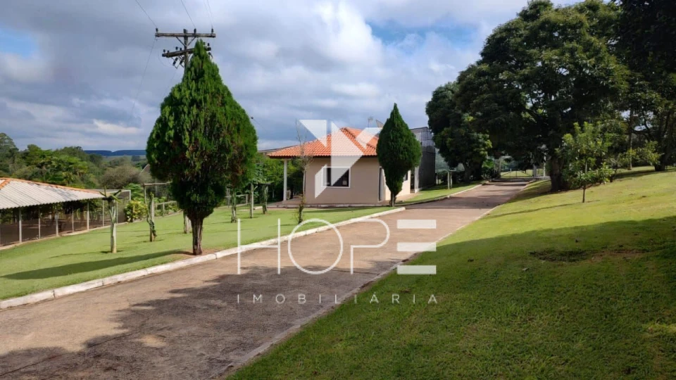 Fazenda à venda – 51 alqueires – Estrutura completa para pecuária leiteira – Angatuba/SP