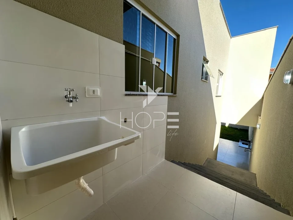 Imagens do imóveis Casa geminada à venda com 3 quartos (1 suíte) no Jardim Bandeirantes – Zona Oeste – Londrina/PR