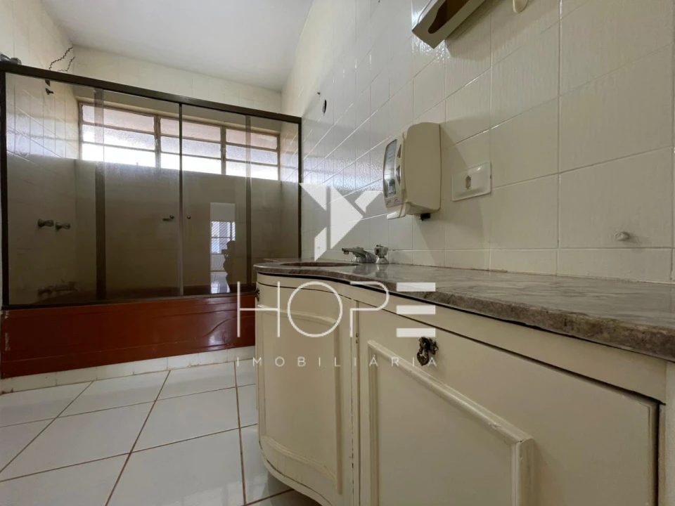 Sobrado Comercial e Residencial para Venda e Locação – 5 Quartos (2 Suítes) – Centro – Londrina/PR 