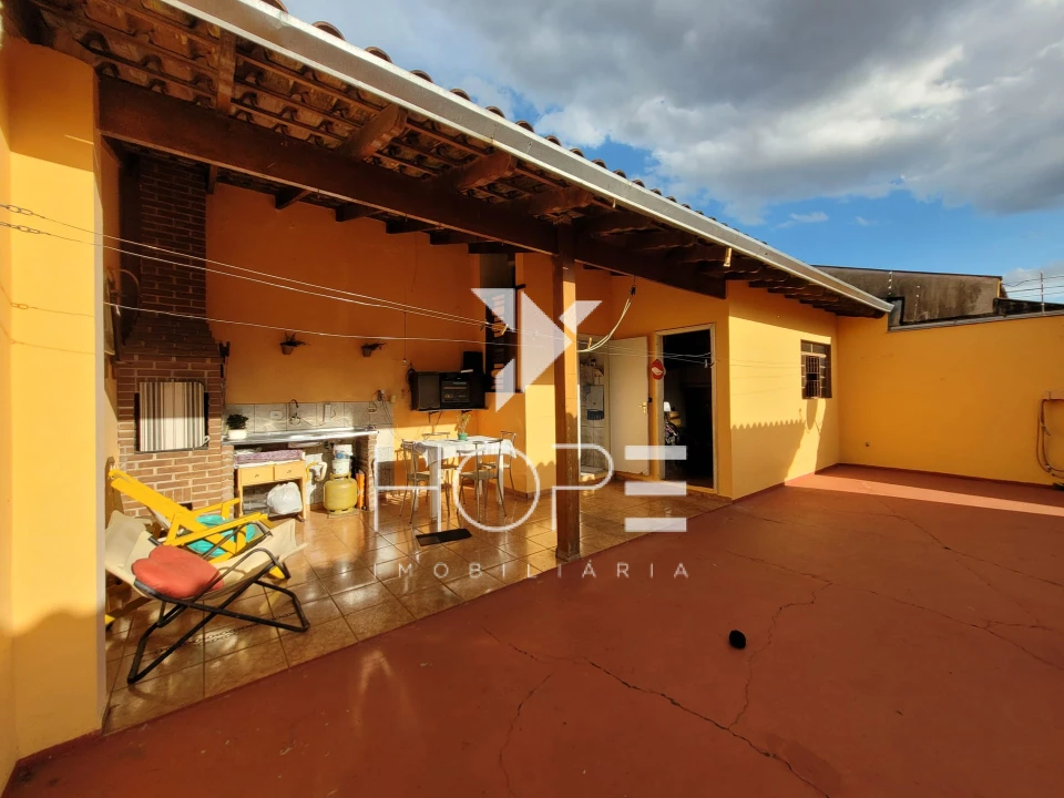 Casa com edícula à venda – 3 quartos (1 suíte) – Bairro Coliseu – Londrina/PR