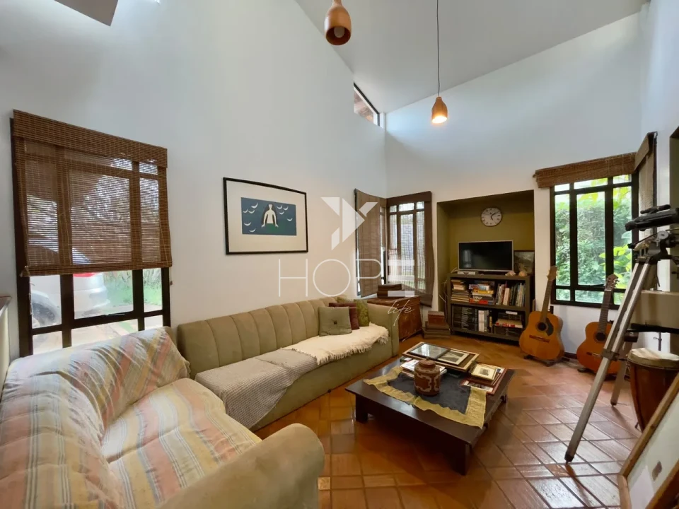 Imagens do imóveis Sobrado à Venda com Piscina – 301m² – 3 Quartos (1 Suíte) – Tucano – Zona Sul – Londrina/PR