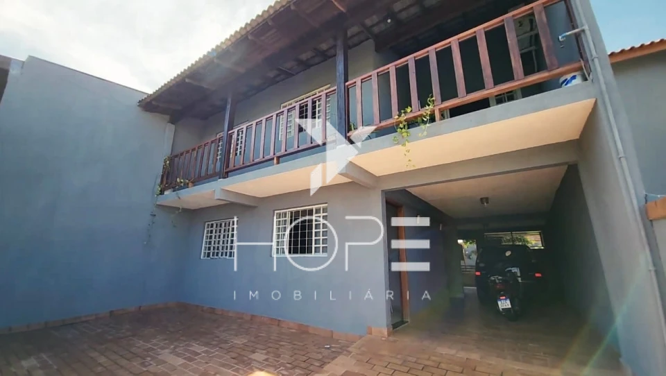 Sobrado à venda na Zona Norte de Londrina – 3 quartos