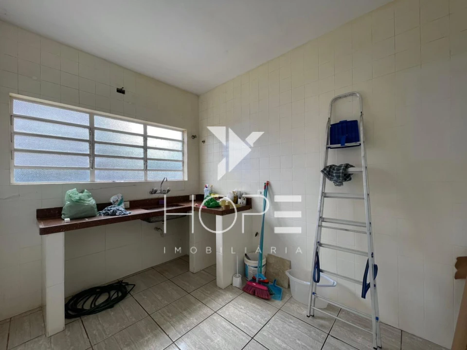 Sobrado Comercial e Residencial para Venda e Locação – 5 Quartos (2 Suítes) – Centro – Londrina/PR 