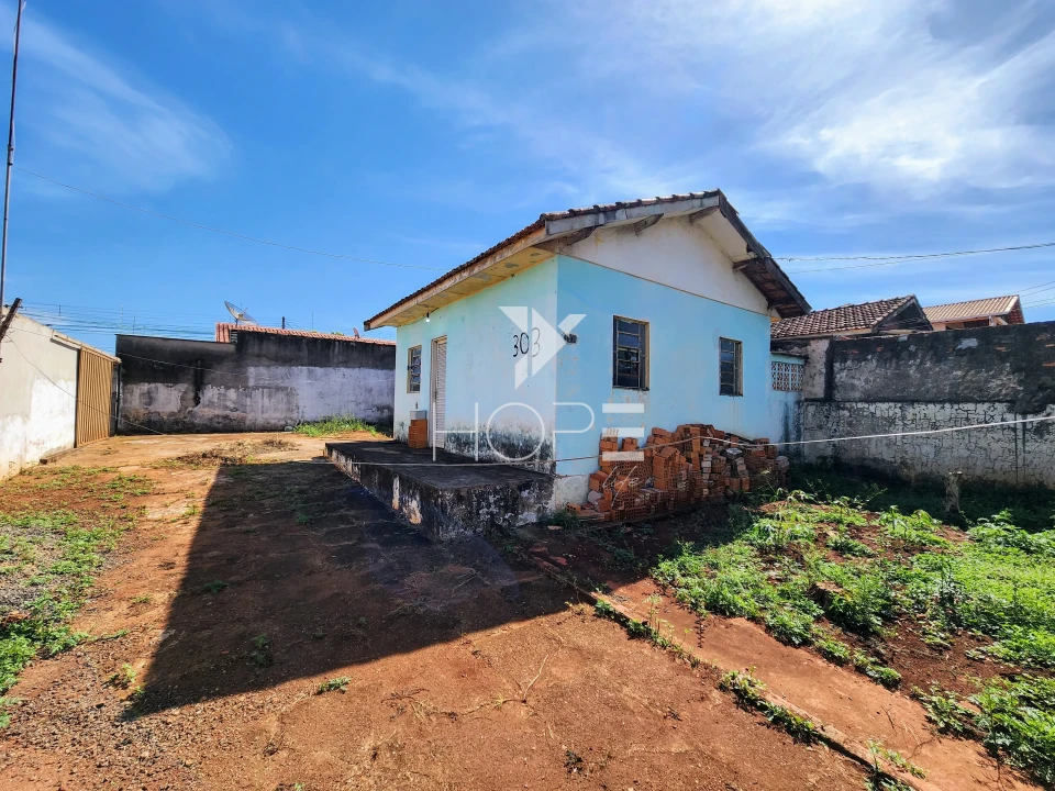 Imagens do imóveis Casa à venda com 250m² de terreno - 2 quartos - ideal para reforma ou demolição  - Zona leste Londrina PR