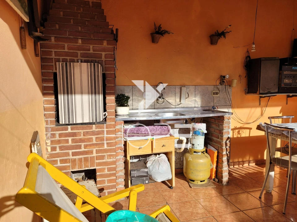 Casa com edícula à venda – 3 quartos (1 suíte) – Bairro Coliseu – Londrina/PR