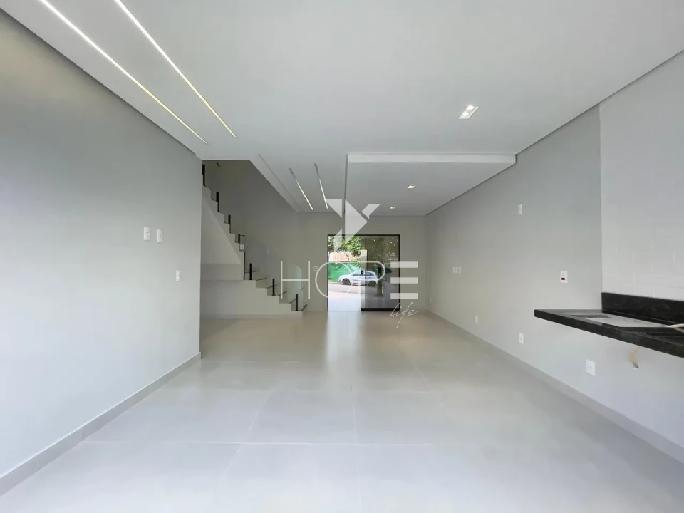 Sobrado em Condomínio à Venda – 105m² Privativos - Morada das Flores (Rosas) – Cambé/PR