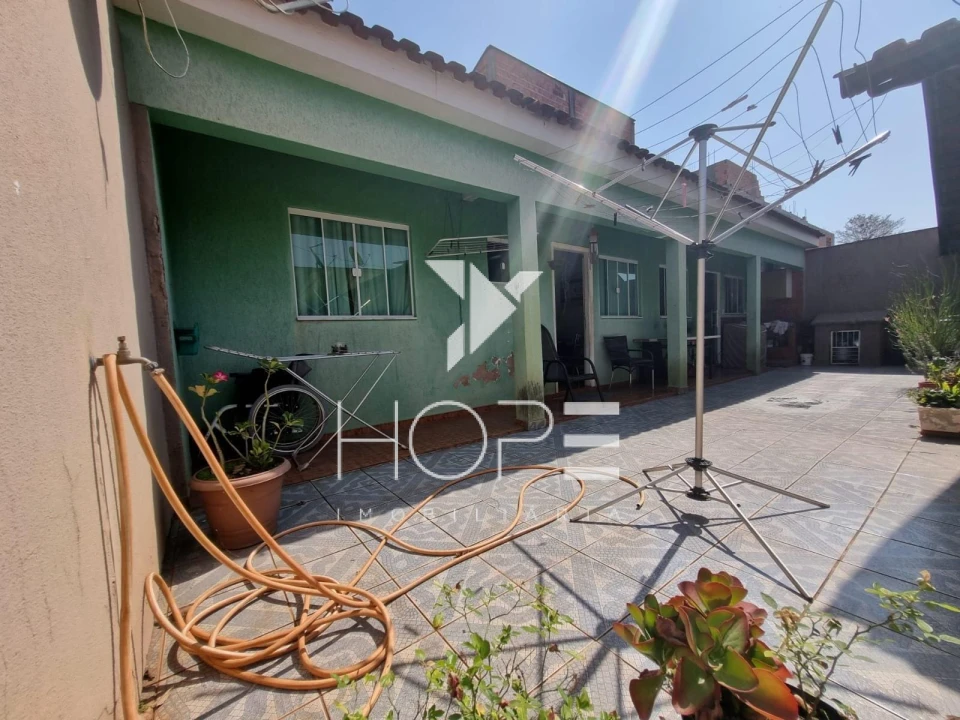 Imagens do imóveis Casa com Edícula à Venda na Zona Oeste de Londrina – Bairro Olímpico