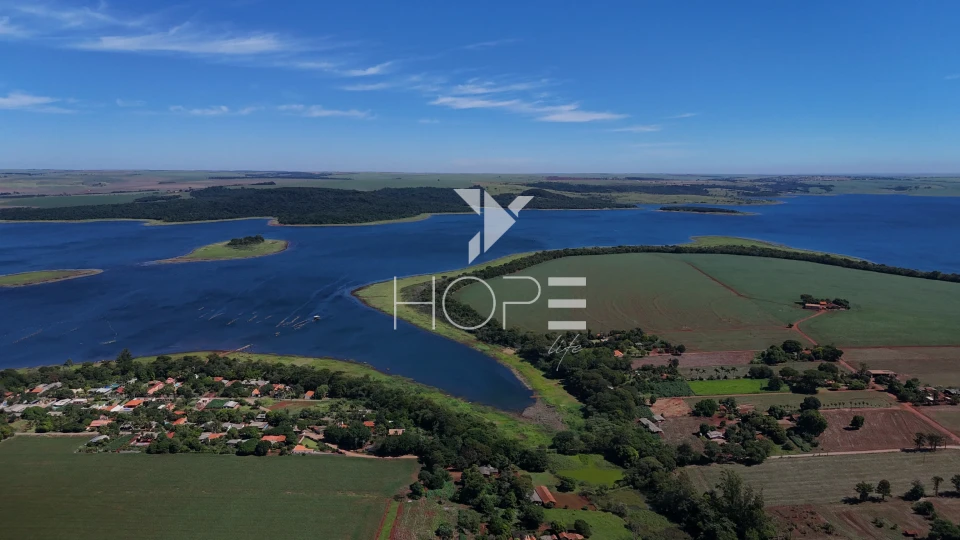 Imagens do imóveis Chácara molhada à venda com 30.492 m² - 3 casas - piscina - acesso direto ao rio - Alvorada do Sul PR