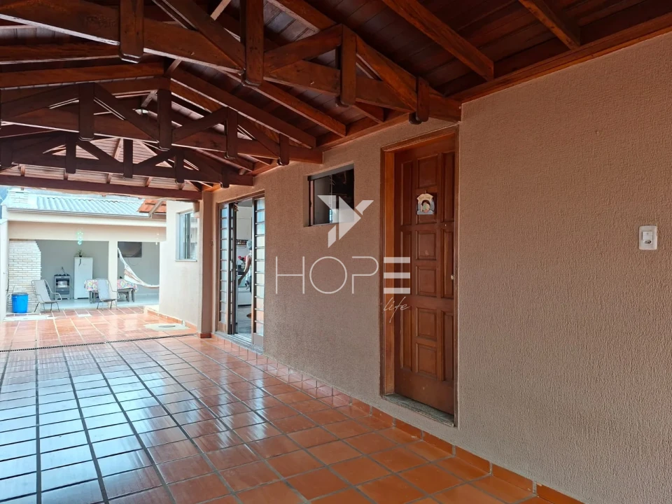 Imagens do imóveis Casa à venda com 190 m² - 4 quartos - 2 banheiros - edícula - 3 vagas - Zona Leste - Proximo ao Aeroporto - Londrina PR