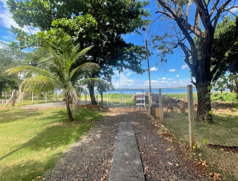 Imagens do imóveis Chácara molhada à venda com 1.872 m² - piscina e churrasqueira - próxima ao lago - Alvorada do Sul PR