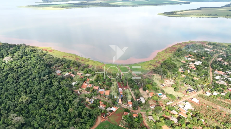 Imagens do imóveis Chácara molhada à venda com 1.872 m² - 1 quarto - piscina - salão de festas - Alvorada do Sul PR