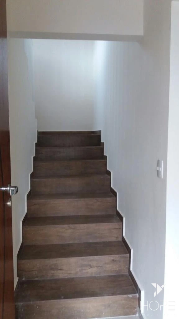 Imagens do imóveis Sobrado à venda – 145m² – 3 quartos com suíte – Conjunto Padre Bernardo Merckel – Arapongas/PR