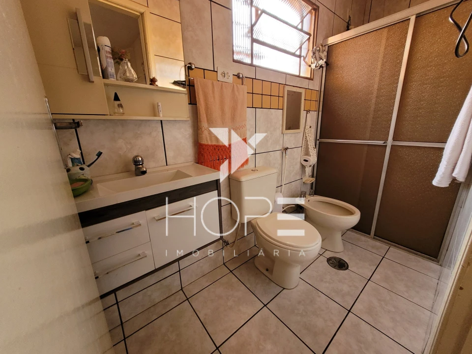 Casa com edícula à venda – 3 quartos (1 suíte) – Bairro Coliseu – Londrina/PR