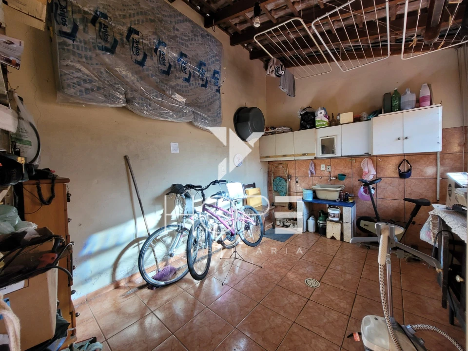 Casa com edícula à venda – 3 quartos (1 suíte) – Bairro Coliseu – Londrina/PR