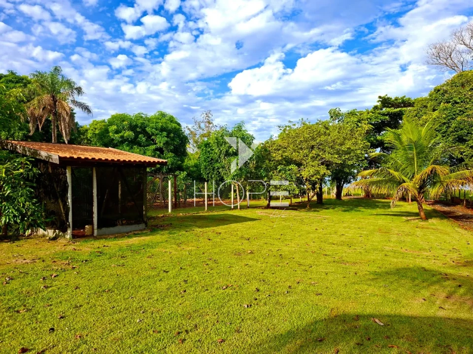 Imagens do imóveis Chácara molhada à venda com 1.872 m² - 1 quarto - piscina - salão de festas - Alvorada do Sul PR