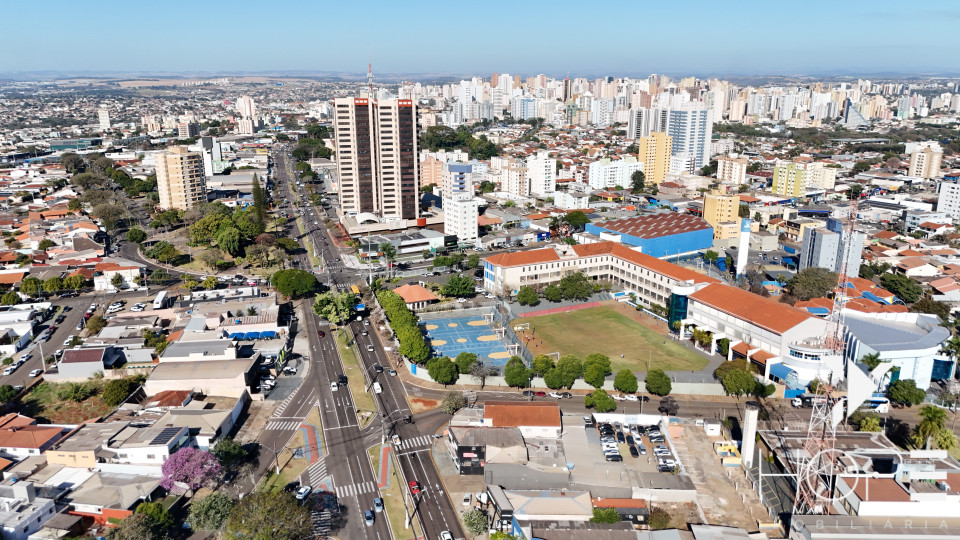 Imagens do imóveis Invista em Localização : Amplo espaço Comercial de 2.000 m² para Demolição ou Novo Projeto