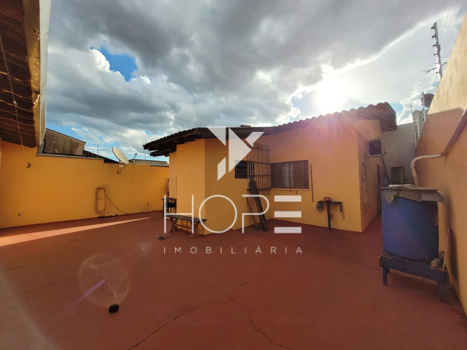 Casa com edícula à venda – 3 quartos (1 suíte) – Bairro Coliseu – Londrina/PR