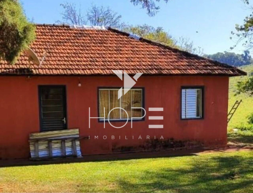 Fazenda à venda na região de Botucatu/SP – 119,5 alqueires – Rica em água