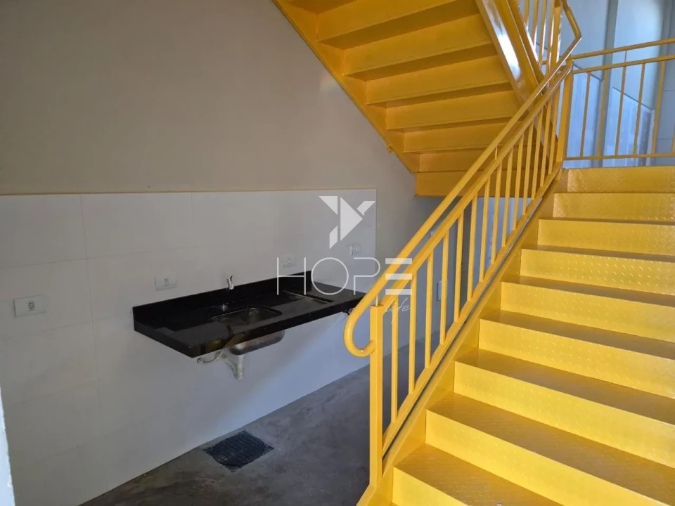 Imagens do imóveis Barracão para locação na Zona Leste de Londrina – 230m², mezanino e zoneamento ZC3 - R$ 6.000,00