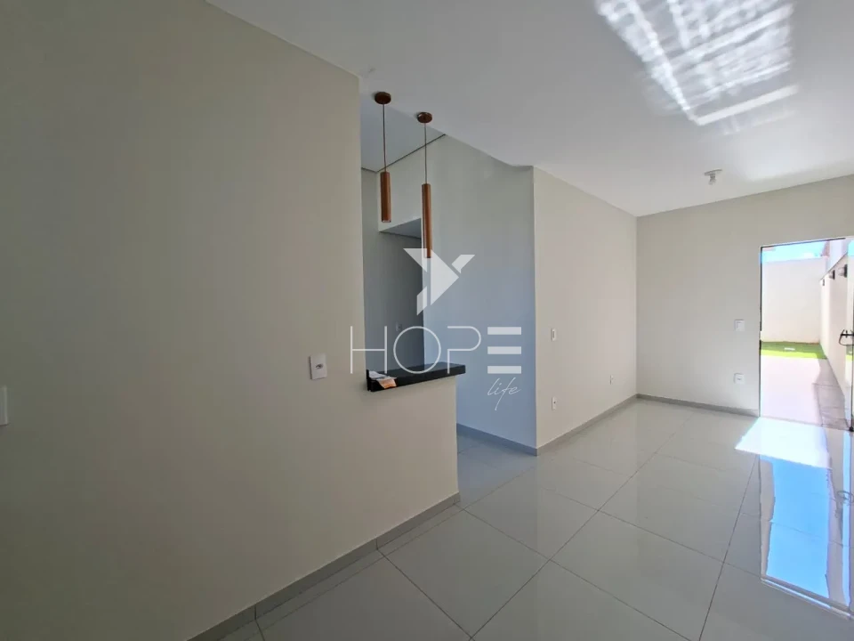 Casa geminada à venda com 73m² - 2 quartos - 1 banheiro - 1 Vaga - Jardim Padovani - Londrina PR