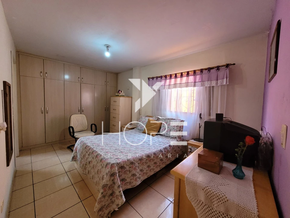 Casa com edícula à venda – 3 quartos (1 suíte) – Bairro Coliseu – Londrina/PR