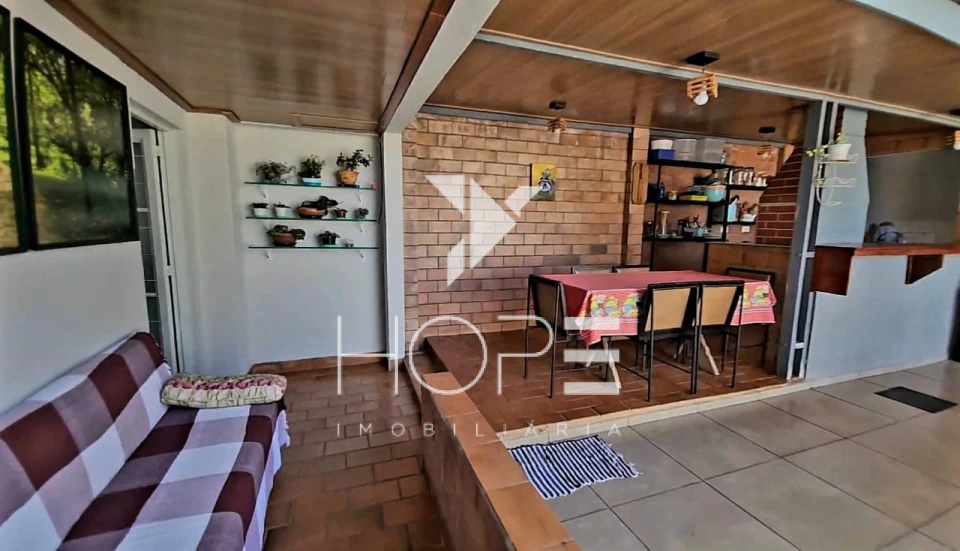 Sobrado à venda na Zona Norte de Londrina – 3 quartos