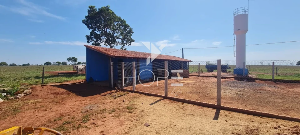 Imagens do imóveis Fazenda em dívida à venda com 322 alqueires - estrutura pecuária completa - Águas Claras MS