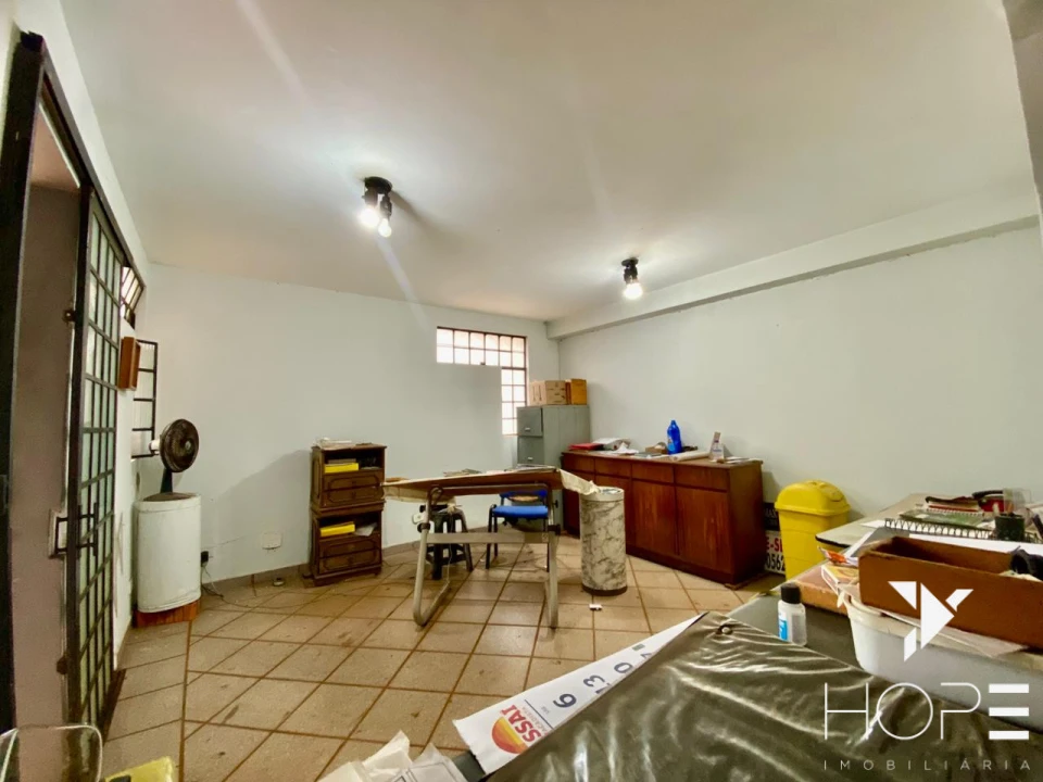 Imagens do imóveis BARRACÃO COMERCIAL 300 M² A VENDA NA AV. DAS TORRES - ZONA NORTE DE LONDRINA ( EM FAZE DE ACABAMENTO)