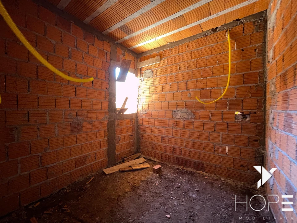 Imagens do imóveis Casa Geminada à Venda – 3 Quartos (1 Suíte) – 81m² – Jardim do Café – Cambé