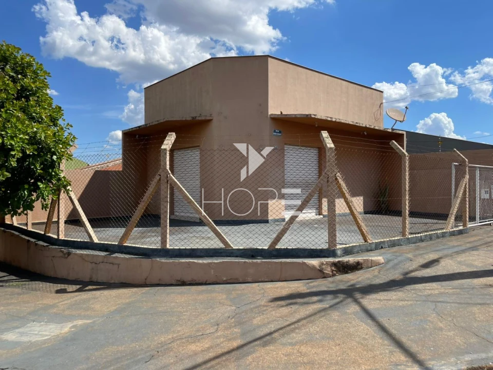 Imagens do imóveis Casa à Venda com Barracão Idependente – 3 Quartos (1 Suíte) – 317m² de Terreno – Pacaembu – Londrina/PR