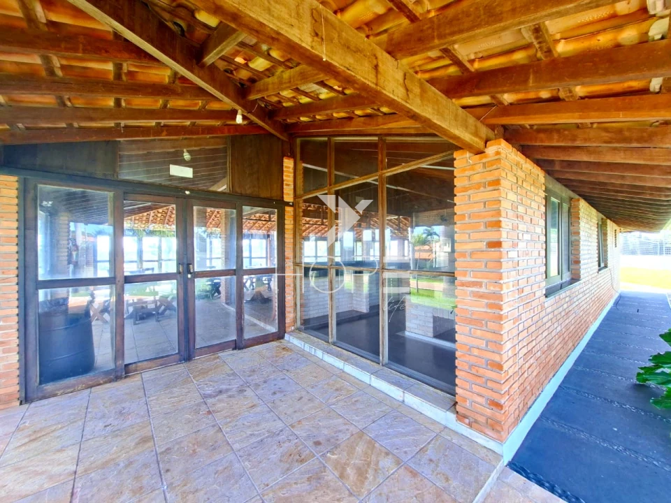 Imagens do imóveis Condomínio Riviera do Poente - chácara à venda com 1.300 m² - 2 quartos - 1 suíte - 4 vagas -  piscina - Alvorada do Sul PR