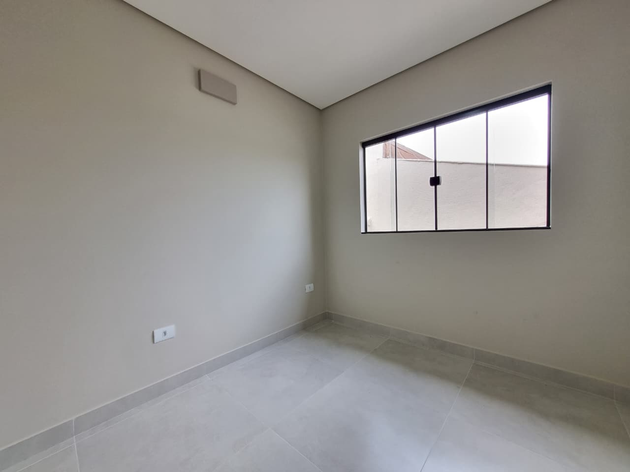 Imagens do imóveis Casa assobradada à venda  – 3 quartos com suíte – 180m² – Conjunto Semiramis Barros Braga – Londrina/PR