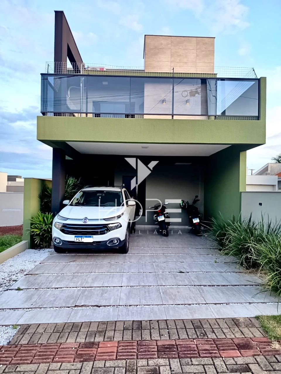 Imagens do imóveis SOBRADO GEMINADO DE ALTO PADRÃO 128 M² - 3 QUARTOS SENDO 1 SUITE - COND. MORADA DAS FLORES ROSAS - CAMBÉ