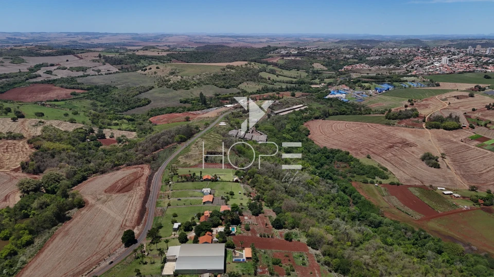 Imagens do imóveis Chácara à venda com 10.278 m² - 3 quartos - 2 banheiros - Rodovia Engenheiro Ângelo Lopes - Ibiporã PR